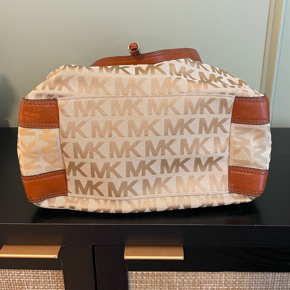 Michael Kors Tan and Brown Ludlow Canvas Logo Bag - Picture 7 of 12